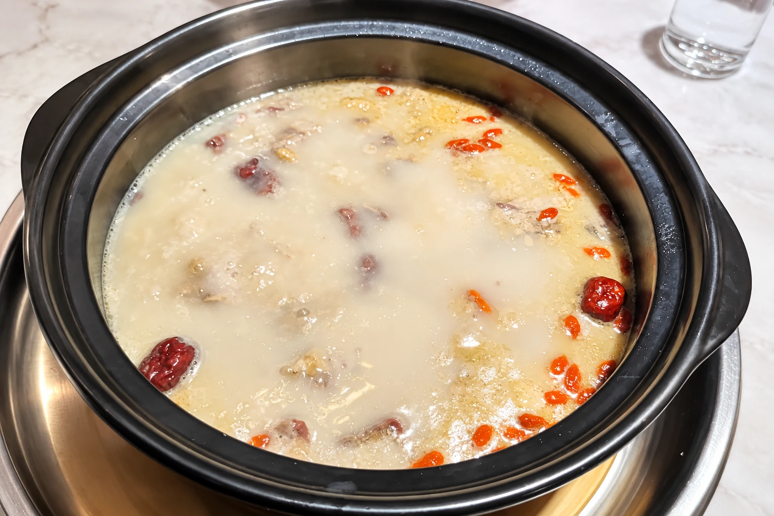参考照片经AI修饰